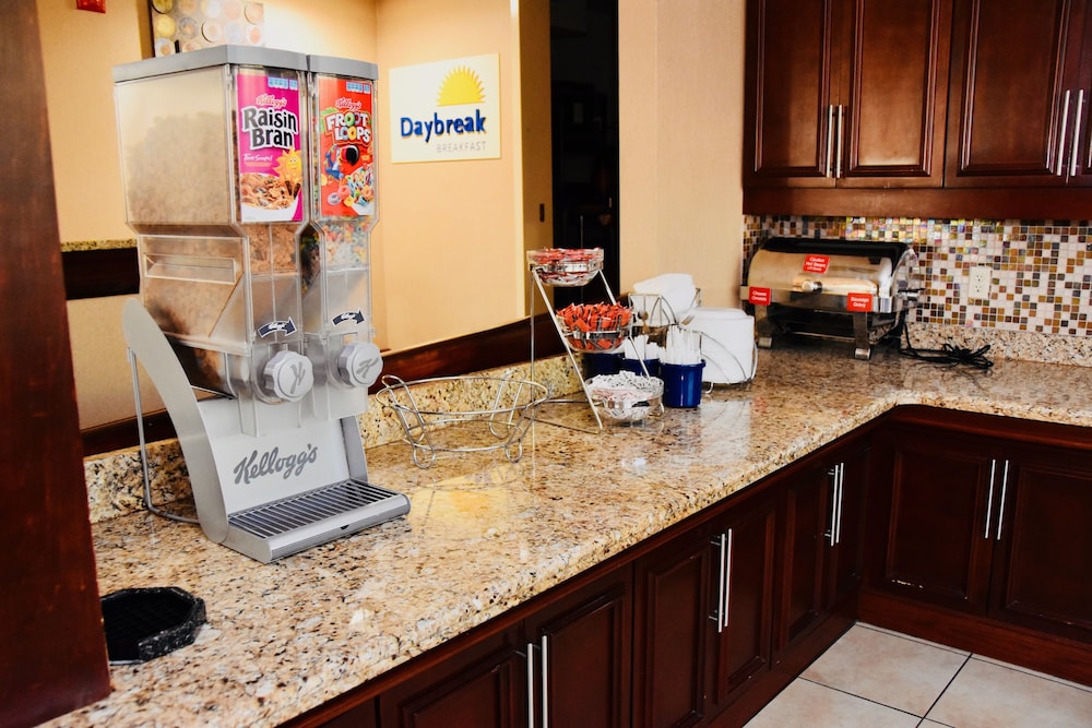Days Inn by Wyndham Las Cruces - photo 30
