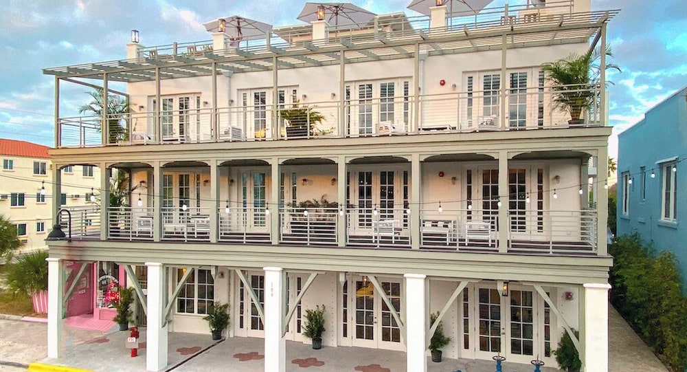 Berkeley Beach Club - last minute hotel in Saint Pete Beach