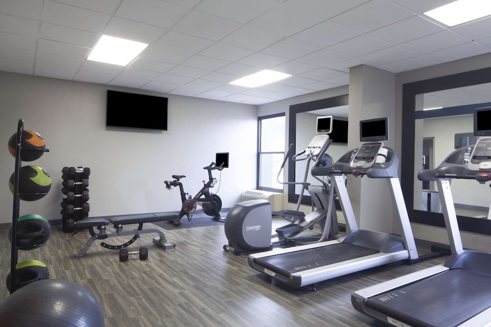 Hampton Inn Evansville - photo 21