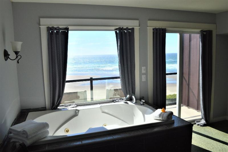 Starfish Manor Oceanfront Hotel - photo 39