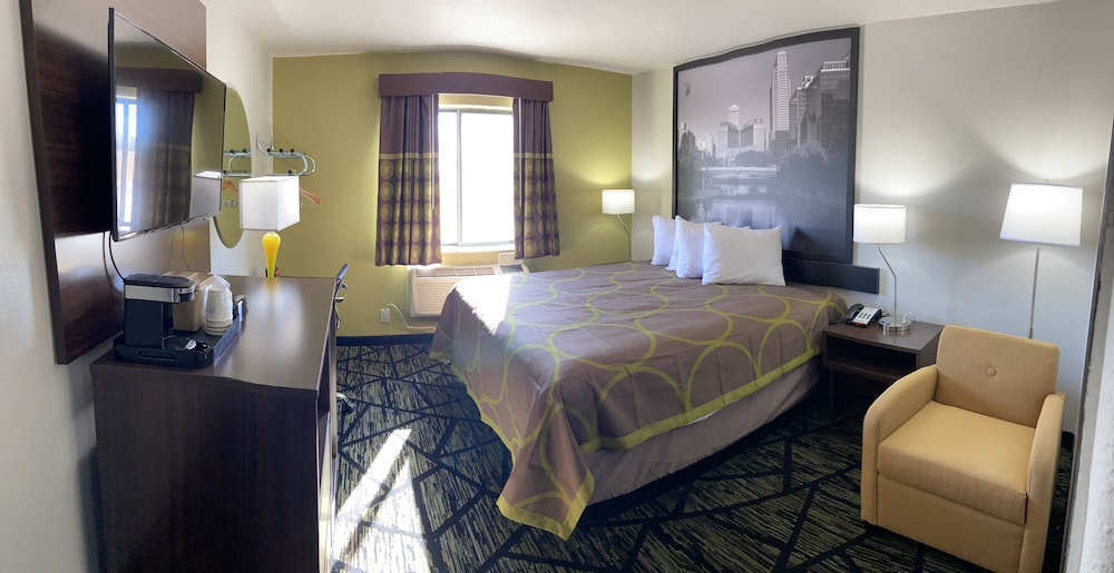 Super 8 by Wyndham York NE - photo 8