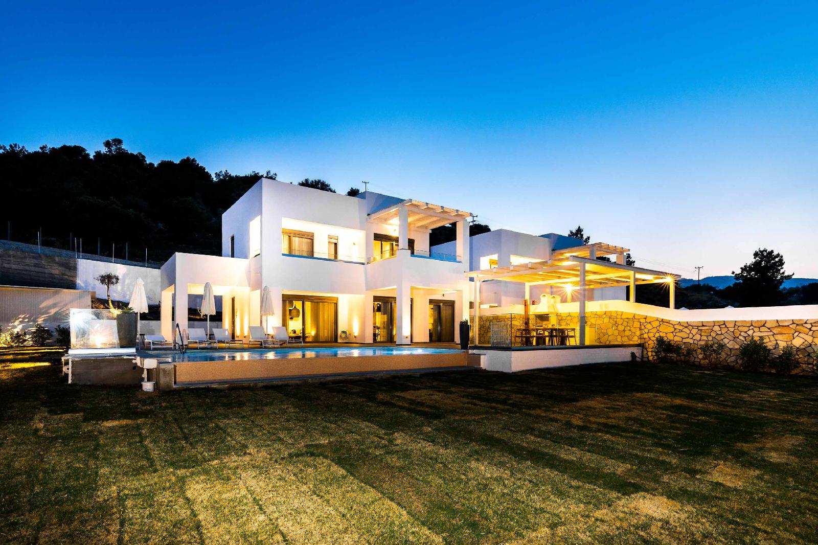 Villa Eleni with Hot Tub and Acropolis View — 4-Star Luxury Hotel in Rodos, Greece