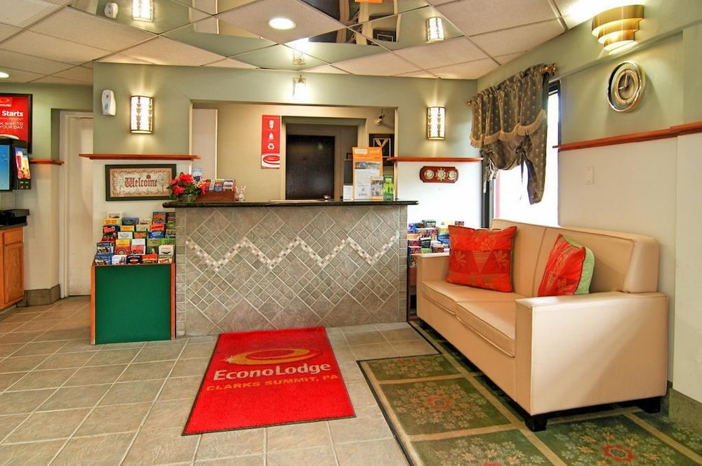 Econo Lodge Clarks Summit Scranton - photo 2