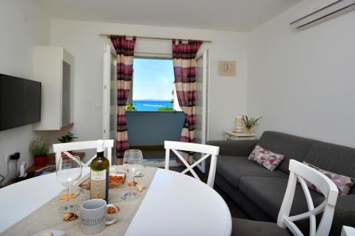 M & M — 4-Star Luxury Hotel in Podstrana, Croatia