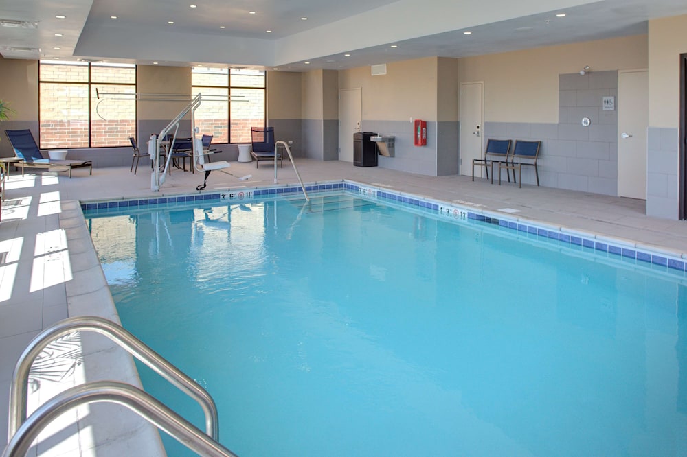 Hampton Inn & Suites Chicago Burr Ridge - photo 17