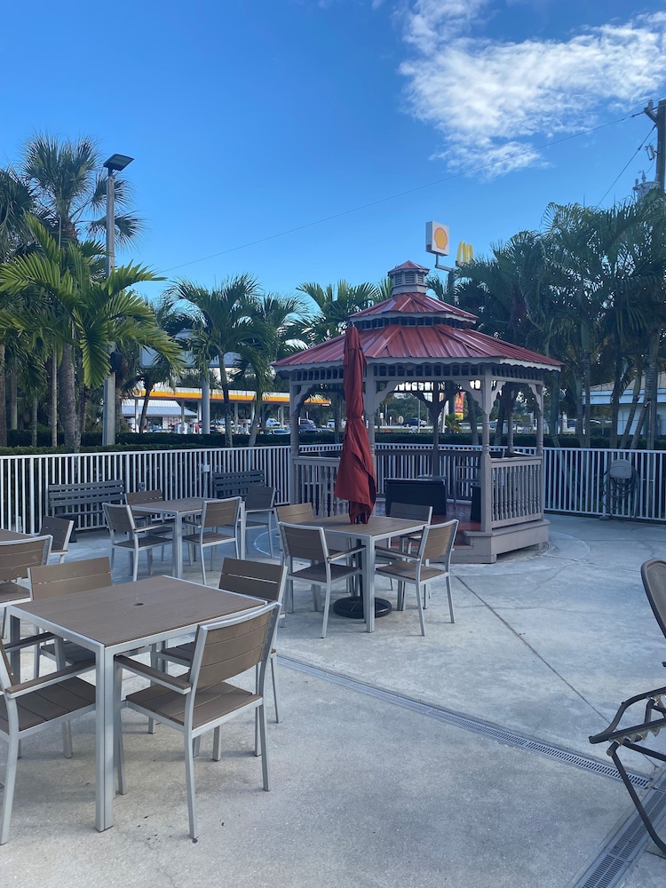 Days Inn & Suites by Wyndham Bonita Springs North Naples - photo 26