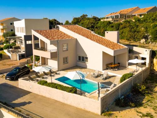 Villa Simon — 4-Star Luxury Hotel in Posedarje, Croatia