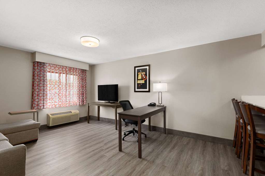 La Quinta Inn & Suites by Wyndham Goodlettsville Nashville - photo 26