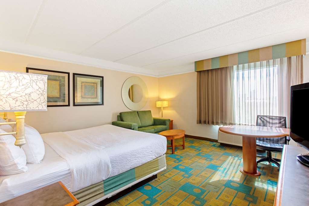 La Quinta Inn & Suites by Wyndham Orlando I Drive Conv Ctr - photo 22