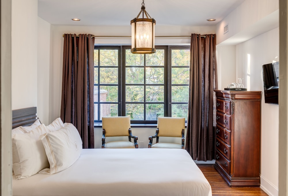 The Dwight D Hotel - photo 21