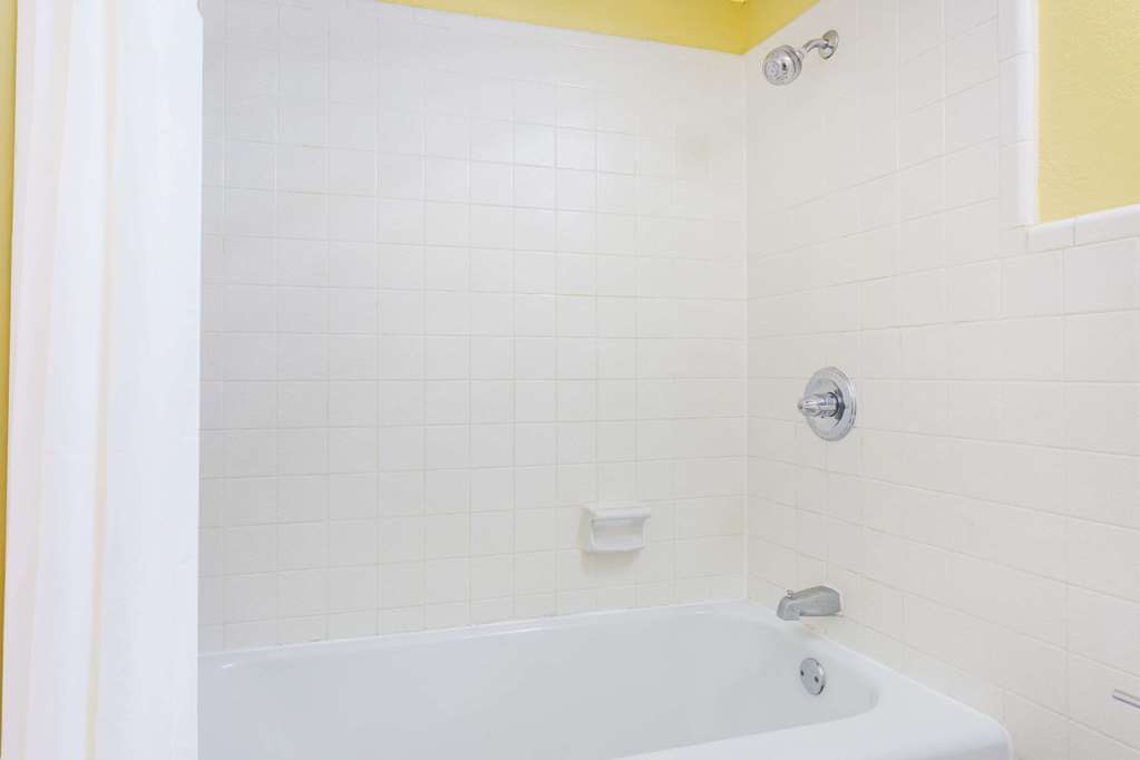 Days Inn by Wyndham Clayton - photo 18
