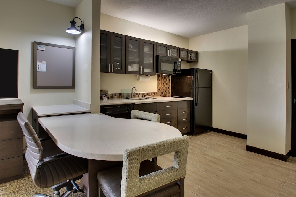 Candlewood Suites Wichita East by IHG - photo 17