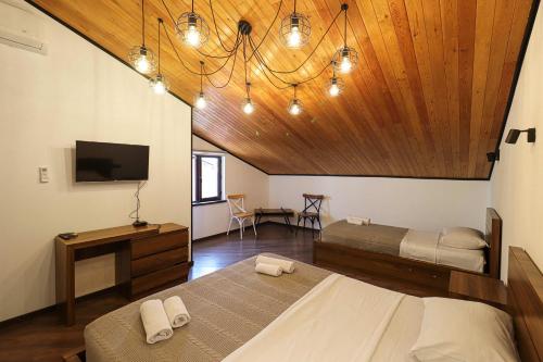 3BR apt w huge terrace & magnificent views