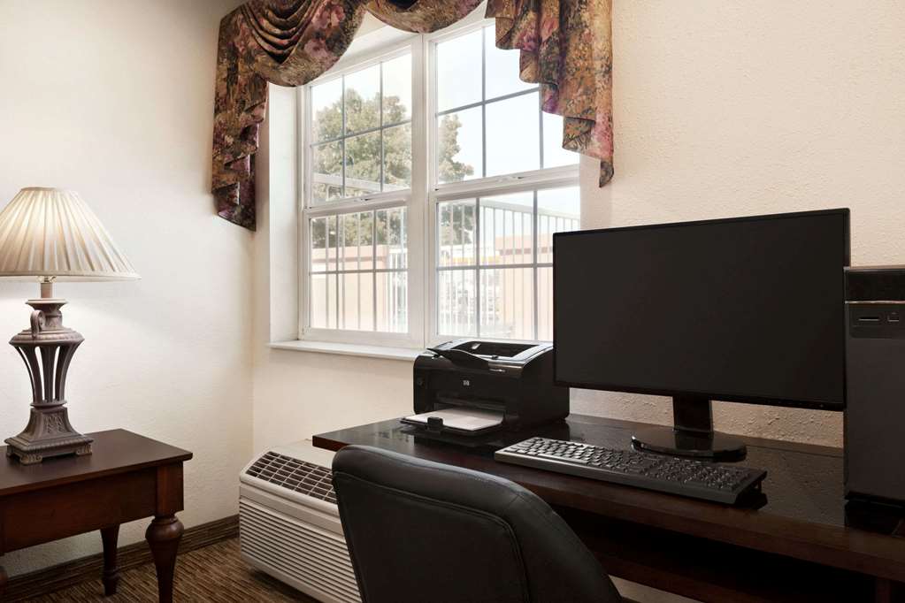 Microtel Inn & Suites by Wyndham Lodi North Stockton - photo 18