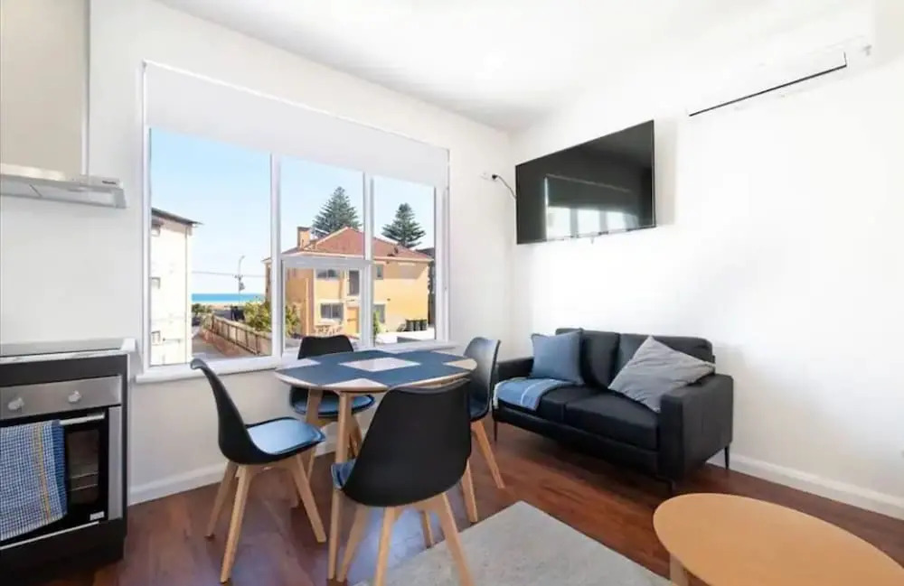 Lovely Beachside Largs Bay unit free wine — 4-Star Luxury Hotel in Largs, Australia