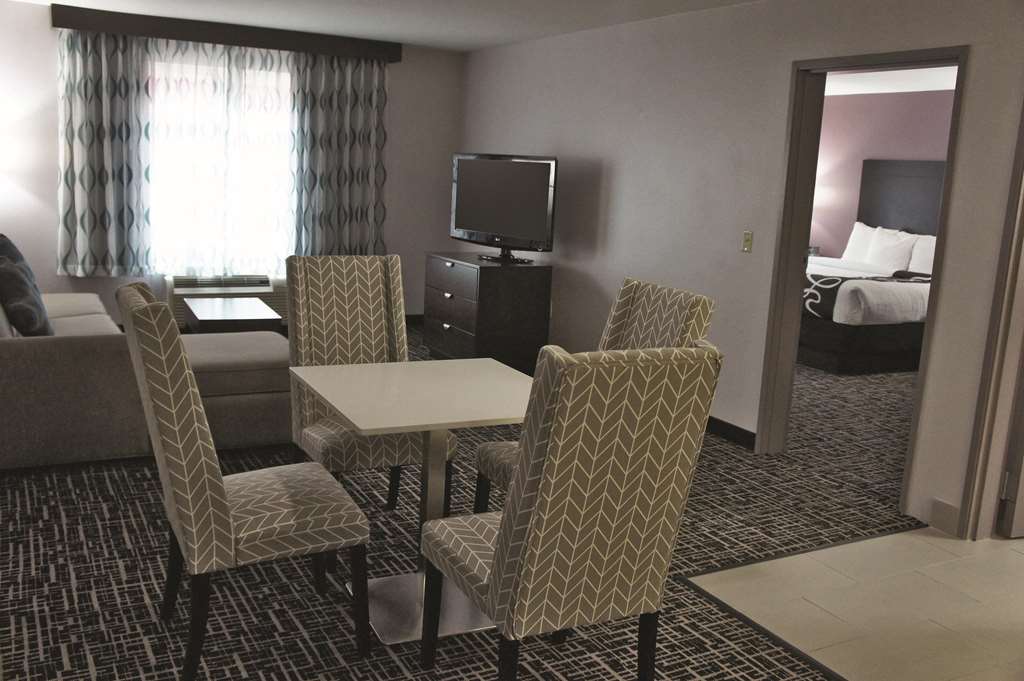 La Quinta Inn & Suites by Wyndham Russellville - photo 20