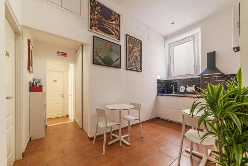 Appartamento Via Genova — 4-Star Luxury Hotel in Rome, Italy