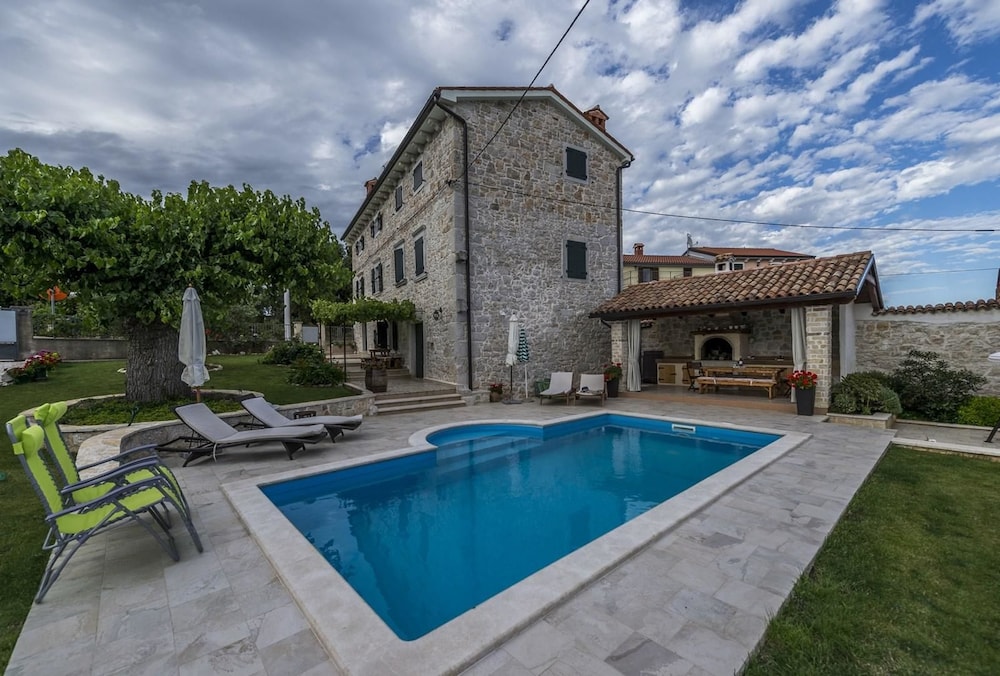 Beautiful Stone House Villa Parentium with Private Pool — 4-Star Luxury Hotel in Porec, Croatia