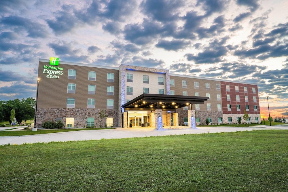 Holiday Inn Express & Suites Cedar Rapids NE Marion by IHG in Marion, United States
