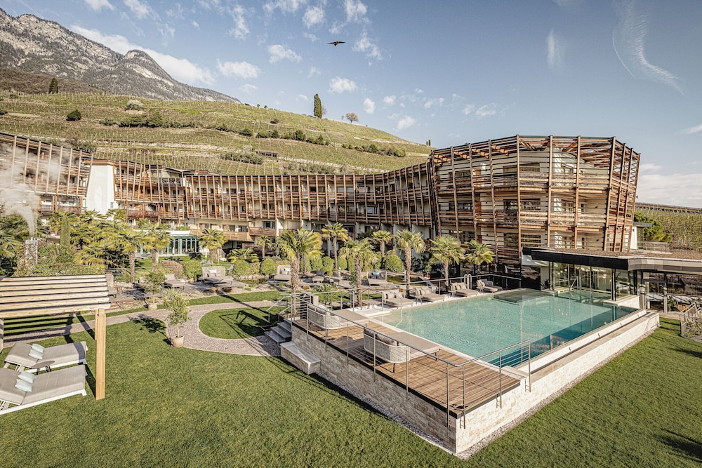 Lake Spa Hotel Seeleiten — 5-Star Luxury Hotel in Caldaro Sulla Strada Del Vino, Italy