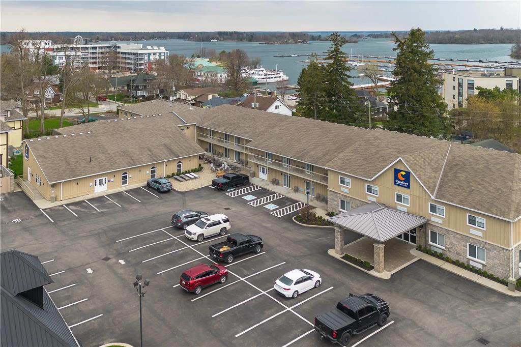 Comfort Inn & Suites Thousand Islands Harbour District - carbon neutral hotel in Gananoque