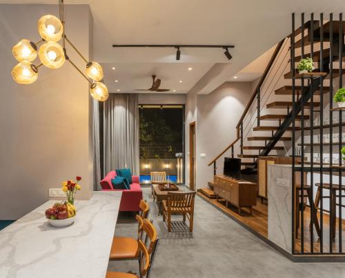 Seven Sands I Oak Wood I Pvt Pool 2 BHK Duplex — 4-Star Luxury Hotel in Lonavla, India