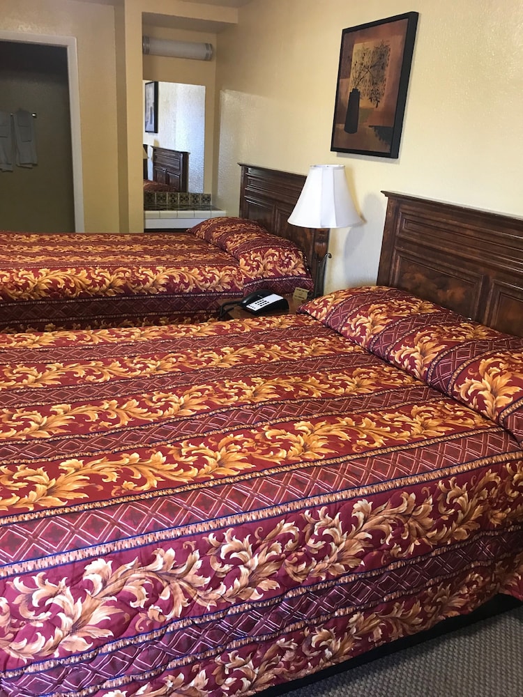 Hacienda Motel - photo 5