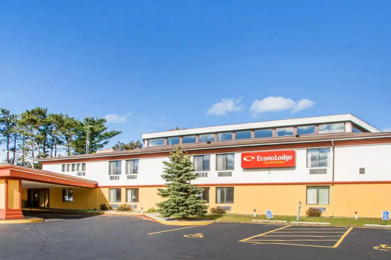 Econo Lodge Inn And Suites Stevens Point Wi — Stevens Point