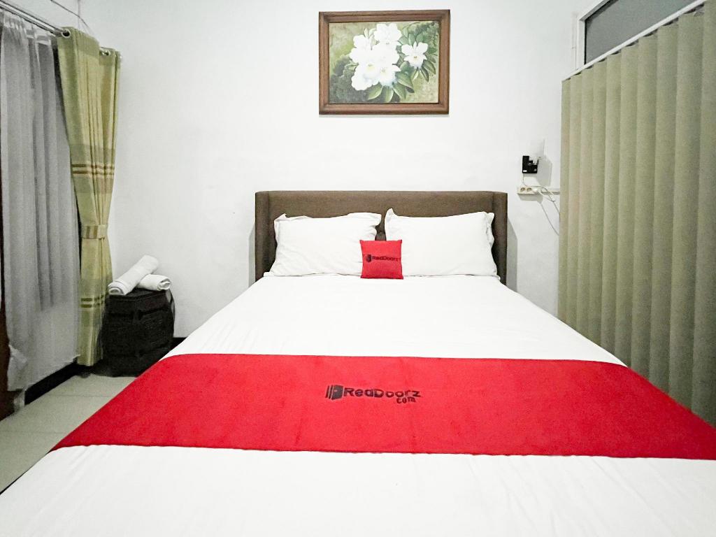 RedDoorz Near Alun Alun Kota Wisata Batu in Batu, Indonesia