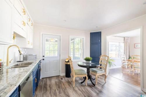 Southern Charm l 5BR l Sleeps 14 l A Location - photo 2