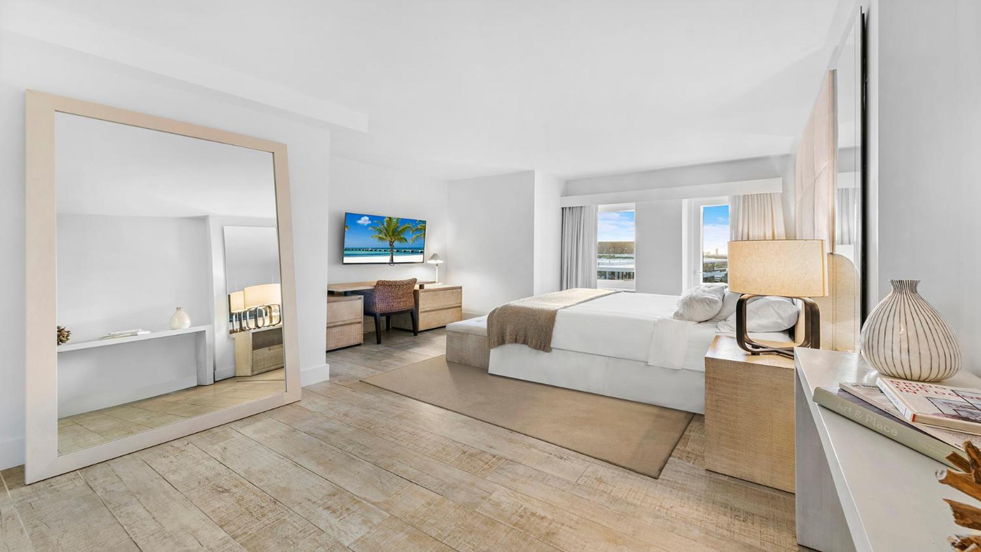 Luxurious Private Condo at 1 Hotel & Homes 945 - photo 11