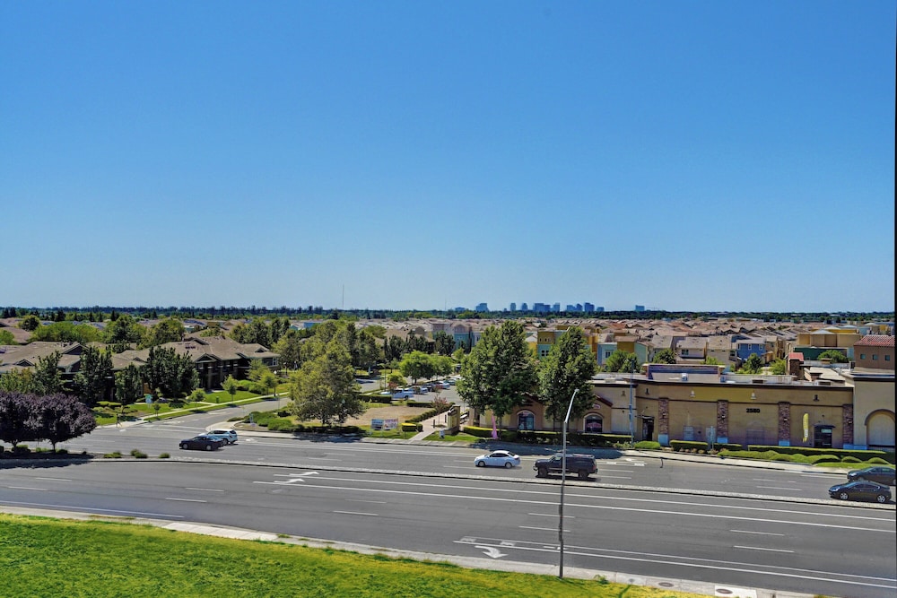 TownePlace Suites by Marriott Sacramento Airport Natomas - photo 11