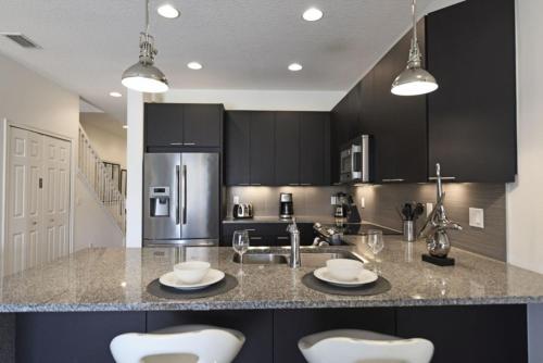 Beautiful 3 Bed Villa 10 Minutes From Disney 17440 Serenity Resort townhouse - photo 9