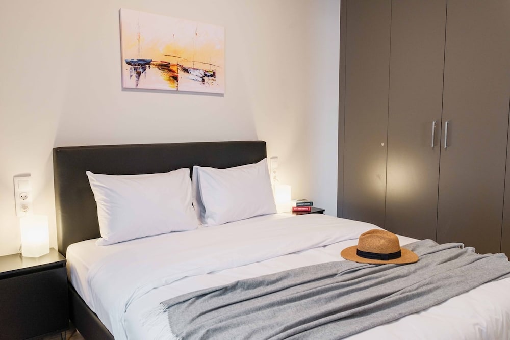 Spacious Seaside Flat at Alimos — Alimos — photo 4