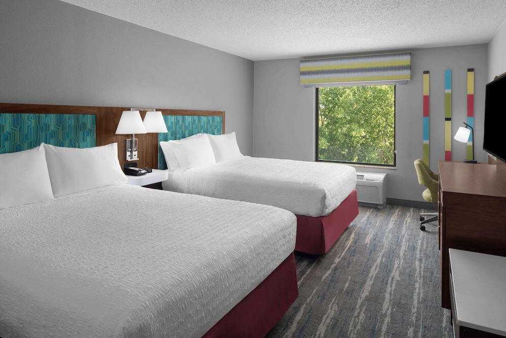 Hampton Inn & Suites Grand Rapids Airport 28th St - photo 9