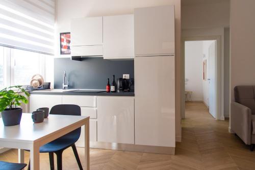 Eur appartamento vista lago Fattori — 4-Star Luxury Hotel in Rome, Italy