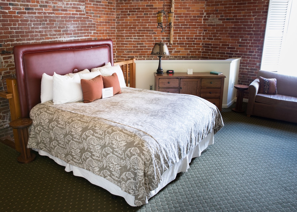The Common Man Inn & Restaurant - photo 34