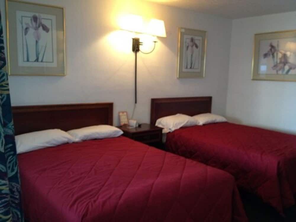 Three Oaks Motel - photo 15