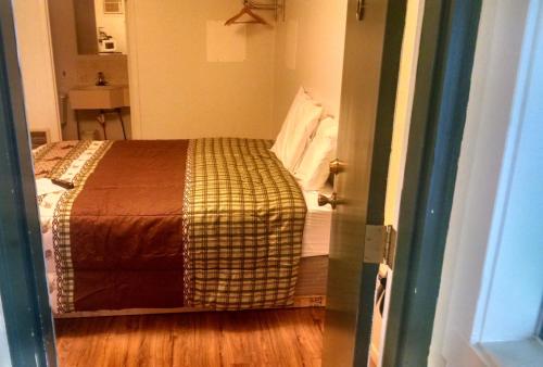 Newport Antler Motel - photo 10