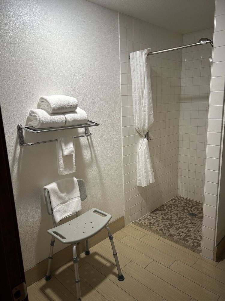 Country Inn & Suites by Radisson Delta Park North Portland - photo 24
