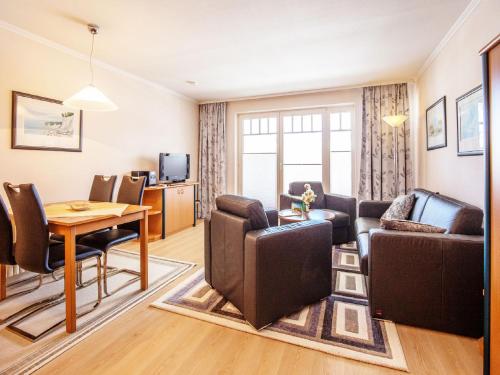 Dünenpark Binz Komfort Ferienwohnung mit 1 Schlafzimmer und Balkon im Obergeschoss 180 — 4-Star Luxury Hotel in Ostseebad Binz, Germany