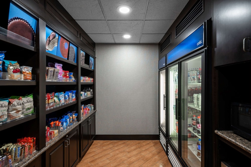 Hampton Inn Evansville Airport - photo 39