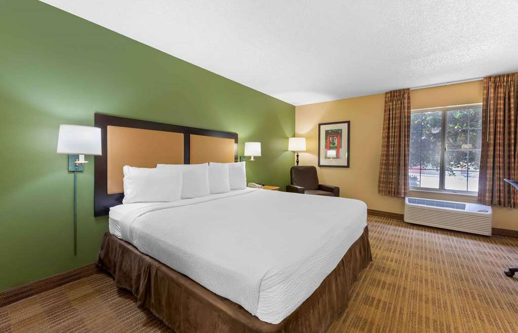 Extended Stay America Select Suites Chicago Lombard Oakbrook - photo 17