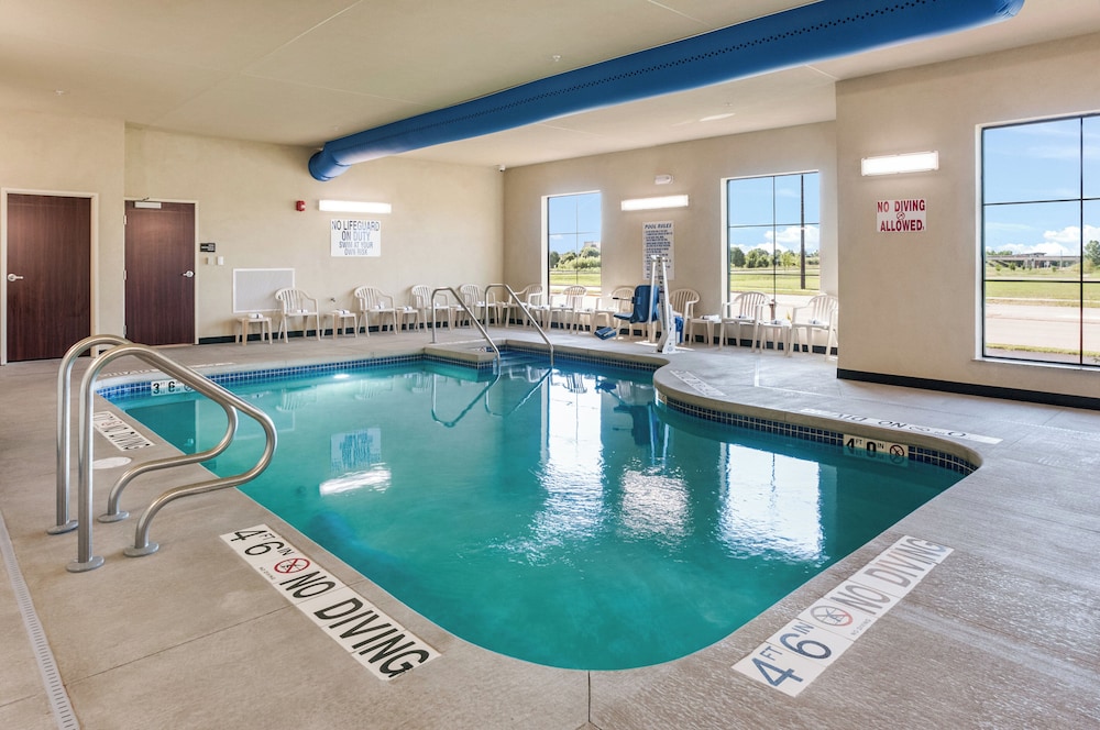 Cobblestone Hotel & Suites Appleton International Airport - photo 27
