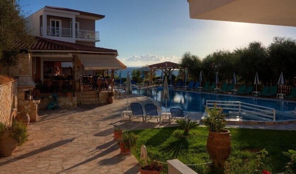 Amoudi Studios Apartments Hotel — Zakynthos