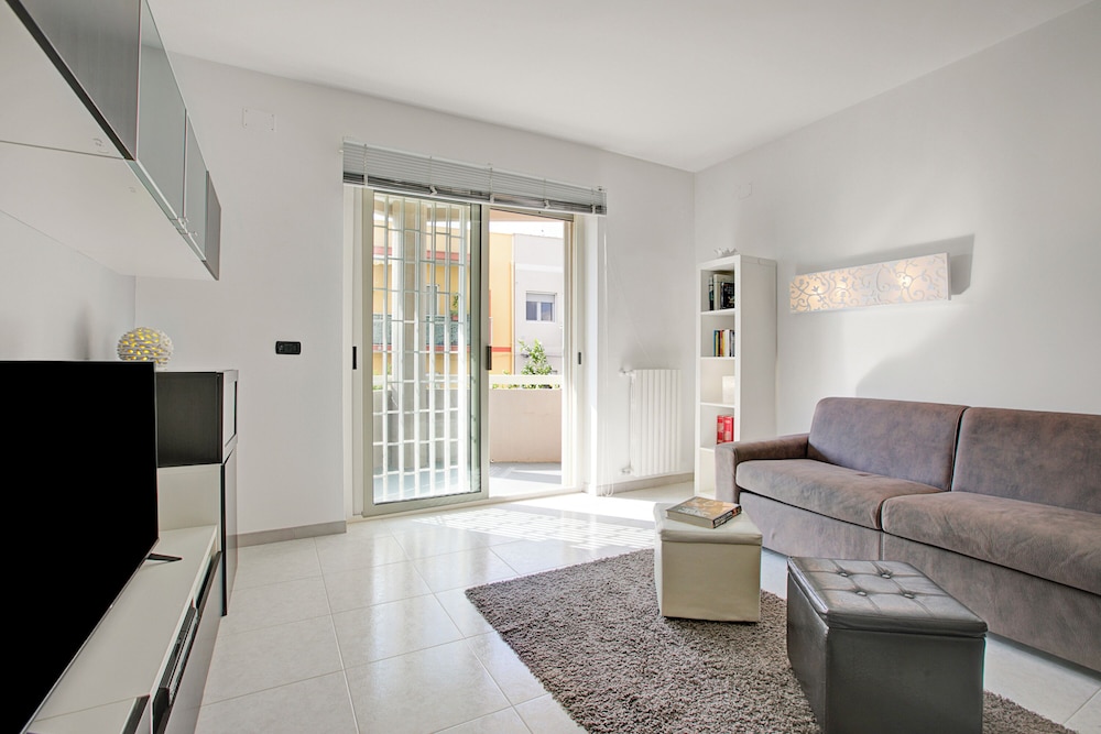 Monopoli Beach House 200 m From the sea — 4-Star Luxury Hotel in Monopoli, Italy