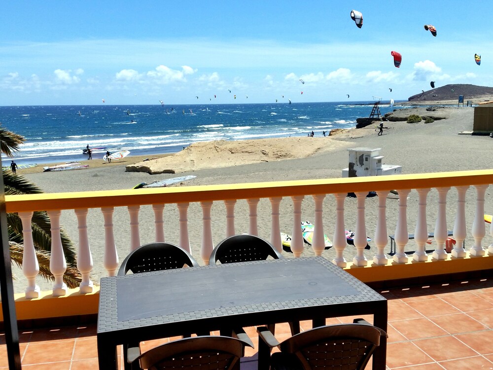 Apartamentos Medano Casa Playa — 4-Star Luxury Hotel in Granadilla De Abona, Spain
