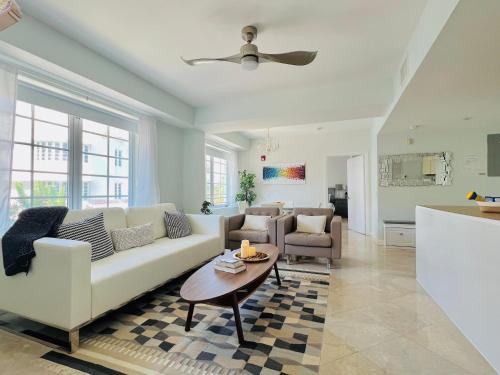 The Carlyle Oceanfront Luxe Condo Miami Beach — 4-Star Luxury Hotel in Miami Beach, United States