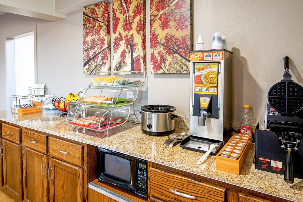 Red Roof Inn Cameron - photo 20