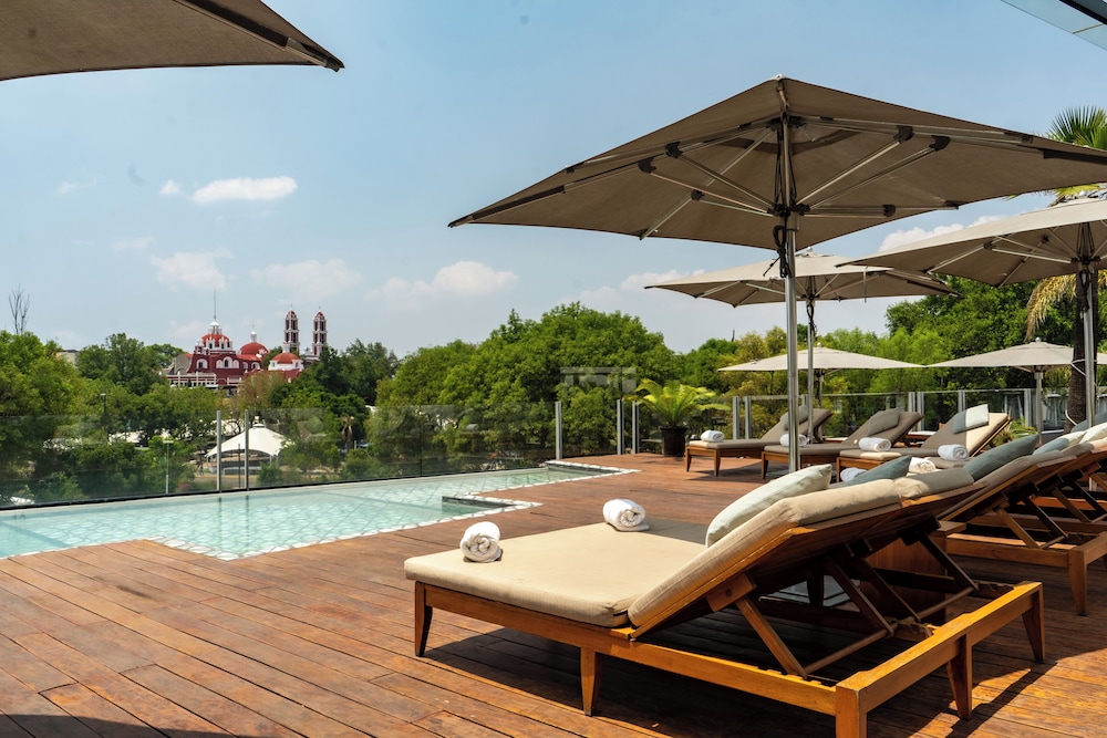 Rooftop pool